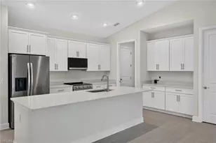 633 SW 13th St, Cape Coral, FL 33991 - Photo 9