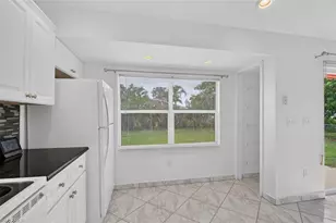827 SW 29th Terrace, Cape Coral, FL 33914 - Photo 9