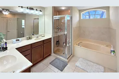 1803 NE 2nd St, Cape Coral, FL 33909 - Photo 13