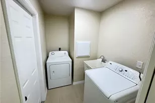 4426 SW Santa Barbara Pl, Cape Coral, FL 33914 - Photo 27