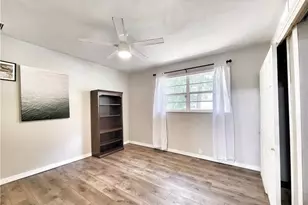 2524 NE 5th Pl, Gainesville, FL 32641 - Photo 9