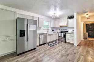 2524 NE 5th Pl, Gainesville, FL 32641 - Photo 5