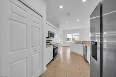 21 Kismet Pkwy E, Cape Coral, FL 33909 - Photo 7