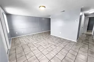 6617 Warwick Cir, Fort Myers, FL 33919 - Photo 7