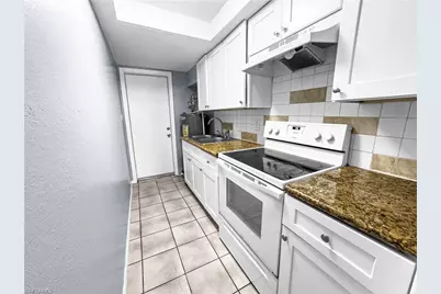 6617 Warwick Cir, Fort Myers, FL 33919 - Photo 11