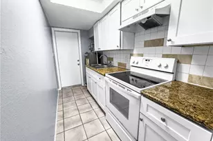 6617 Warwick Cir, Fort Myers, FL 33919 - Photo 11