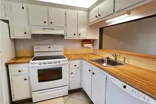 9301 Central Park Dr, Fort Myers, FL 33919 - Photo 5