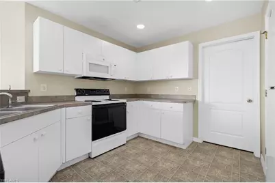 1124 Diplomat Pkwy W, Cape Coral, FL 33993 - Photo 13