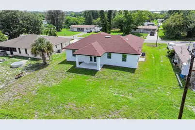 127 Connecticut Rd, Lehigh Acres, FL 33936 - Photo 9