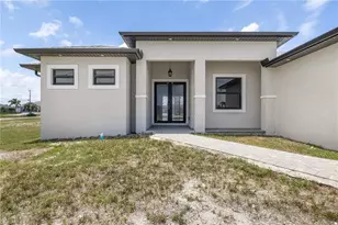 4304 Jacaranda Pkwy W, Cape Coral, FL 33993 - Photo 5