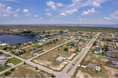 4304 Jacaranda Pkwy W, Cape Coral, FL 33993 - Photo 11
