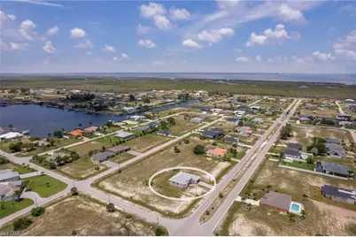 4304 Jacaranda Pkwy W, Cape Coral, FL 33993 - Photo 9