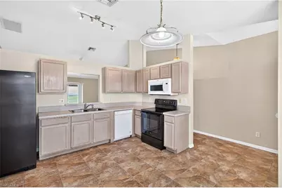 903 SE 5th Ave, Cape Coral, FL 33990 - Photo 11
