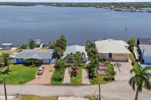 2498 Bayshore Dr, Matlacha, FL 33993 - Photo 35