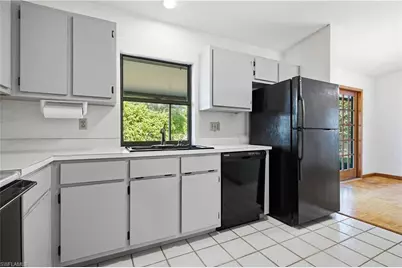 208 NE 9th Ave, Cape Coral, FL 33909 - Photo 13