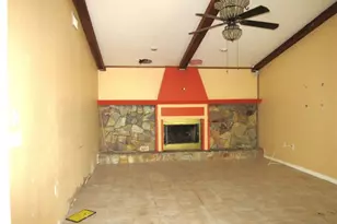 628 SE 19th Ln, Cape Coral, FL 33990 - Photo 3