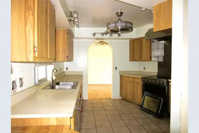 628 SE 19th Ln, Cape Coral, FL 33990 - Photo 5