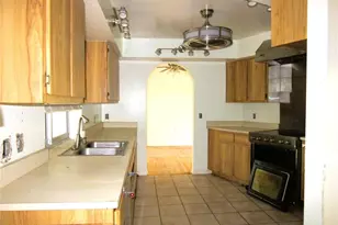 628 SE 19th Ln, Cape Coral, FL 33990 - Photo 5