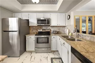 1001 Pine Isle Ln, Naples, FL 34112 - Photo 5