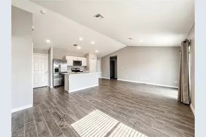 2728 NE 5th Pl, Cape Coral, FL 33909 - Photo 5