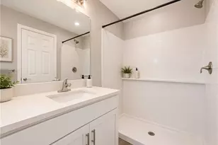 2728 NE 5th Pl, Cape Coral, FL 33909 - Photo 15
