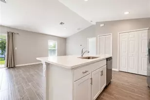 2728 NE 5th Pl, Cape Coral, FL 33909 - Photo 7