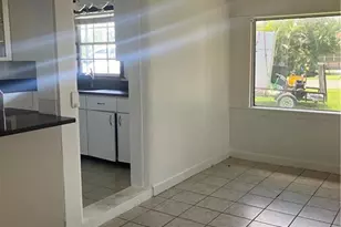 2009 Maravilla Cir, Fort Myers, FL 33901 - Photo 3