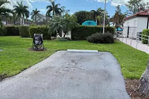 1087 Forest Lakes Dr, Naples, FL 34105 - Photo 25
