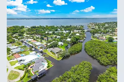 1040 Edgemere Dr, Fort Myers, FL 33919 - Photo 7