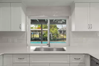 1040 Edgemere Dr, Fort Myers, FL 33919 - Photo 19