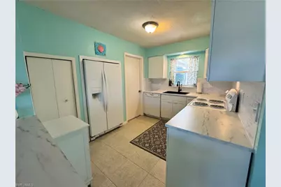 1027 SE 17th Ave, Cape Coral, FL 33990 - Photo 3