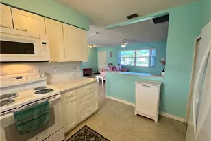 1027 SE 17th Ave, Cape Coral, FL 33990 - Photo 5