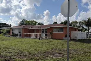 4143 Country Club Blvd, Cape Coral, FL 33904 - Photo 11