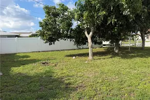 4143 Country Club Blvd, Cape Coral, FL 33904 - Photo 13