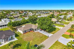 528 SE 27th St, Cape Coral, FL 33904 - Photo 3