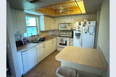 827 NE 17th Ter, Cape Coral, FL 33909 - Photo 5