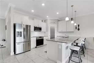 1517 NE 8th Pl, Cape Coral, FL 33909 - Photo 3