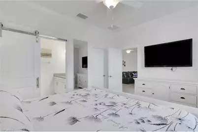 1517 NE 8th Pl, Cape Coral, FL 33909 - Photo 11