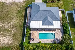 1006 NE 2nd Pl, Cape Coral, FL 33909 - Photo 35