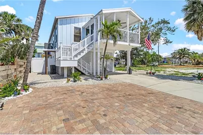 197 Madison Ct, Fort Myers Beach, FL 33931 - Photo 3