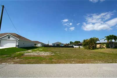 121 NW 9th Ter, Cape Coral, FL 33993 - Photo 3