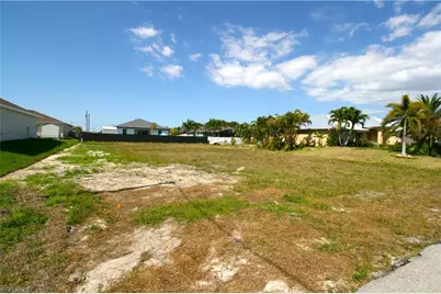 121 NW 9th Ter, Cape Coral, FL 33993 - Photo 5