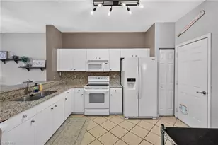3009 Palmetto Oak Dr, Fort Myers, FL 33916 - Photo 9