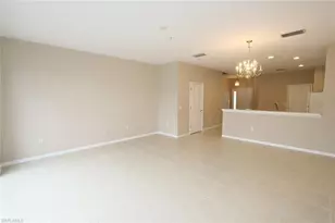 1172 Oxford Ln, Naples, FL 34105 - Photo 9