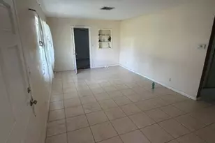 324 New York Dr, Fort Myers, FL 33905 - Photo 9