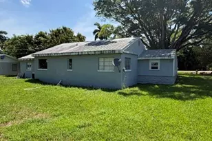 324 New York Dr, Fort Myers, FL 33905 - Photo 5