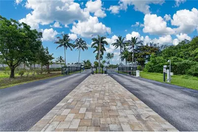 930 High Tide Ln, Fort Myers Beach, FL 33931 - Photo 11