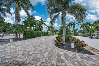 930 High Tide Ln, Fort Myers Beach, FL 33931 - Photo 5