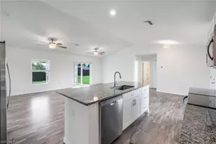 1317 NE 9th Ave, Cape Coral, FL 33909 - Photo 9