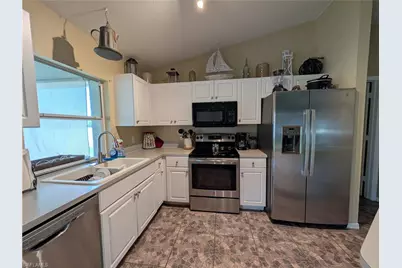 827 NE 17th St, Cape Coral, FL 33909 - Photo 7